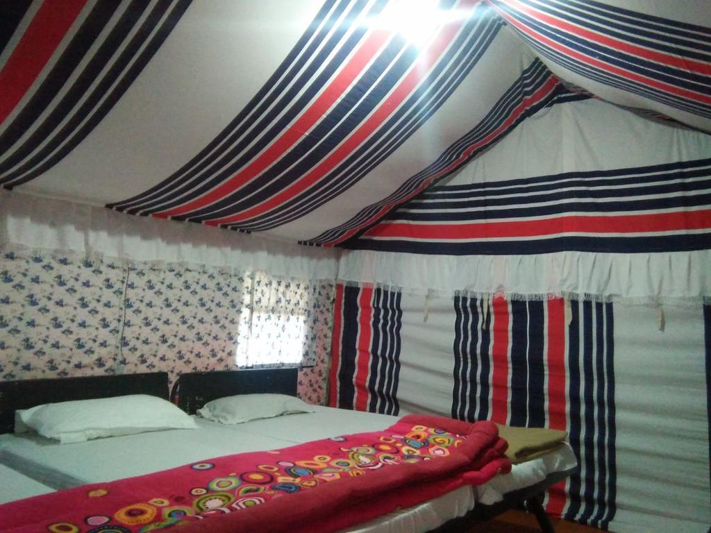 Hôtel Camp Veda à Barkot Extérieur photo